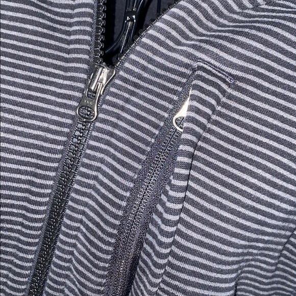 lululemon men’s jacket - Picture 4 of 6